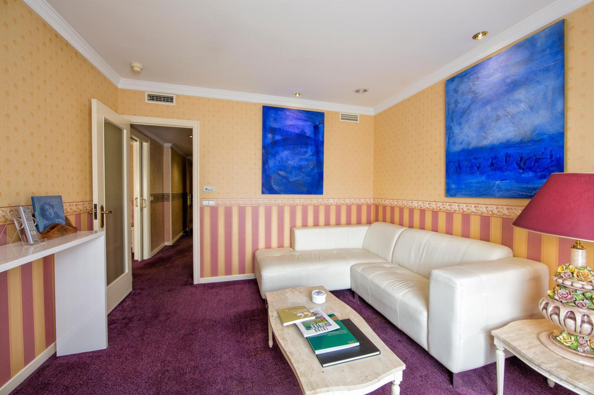 Hotel Eurostars Araguaney Santiago de Compostela Pokój zdjęcie A suite at the hotel